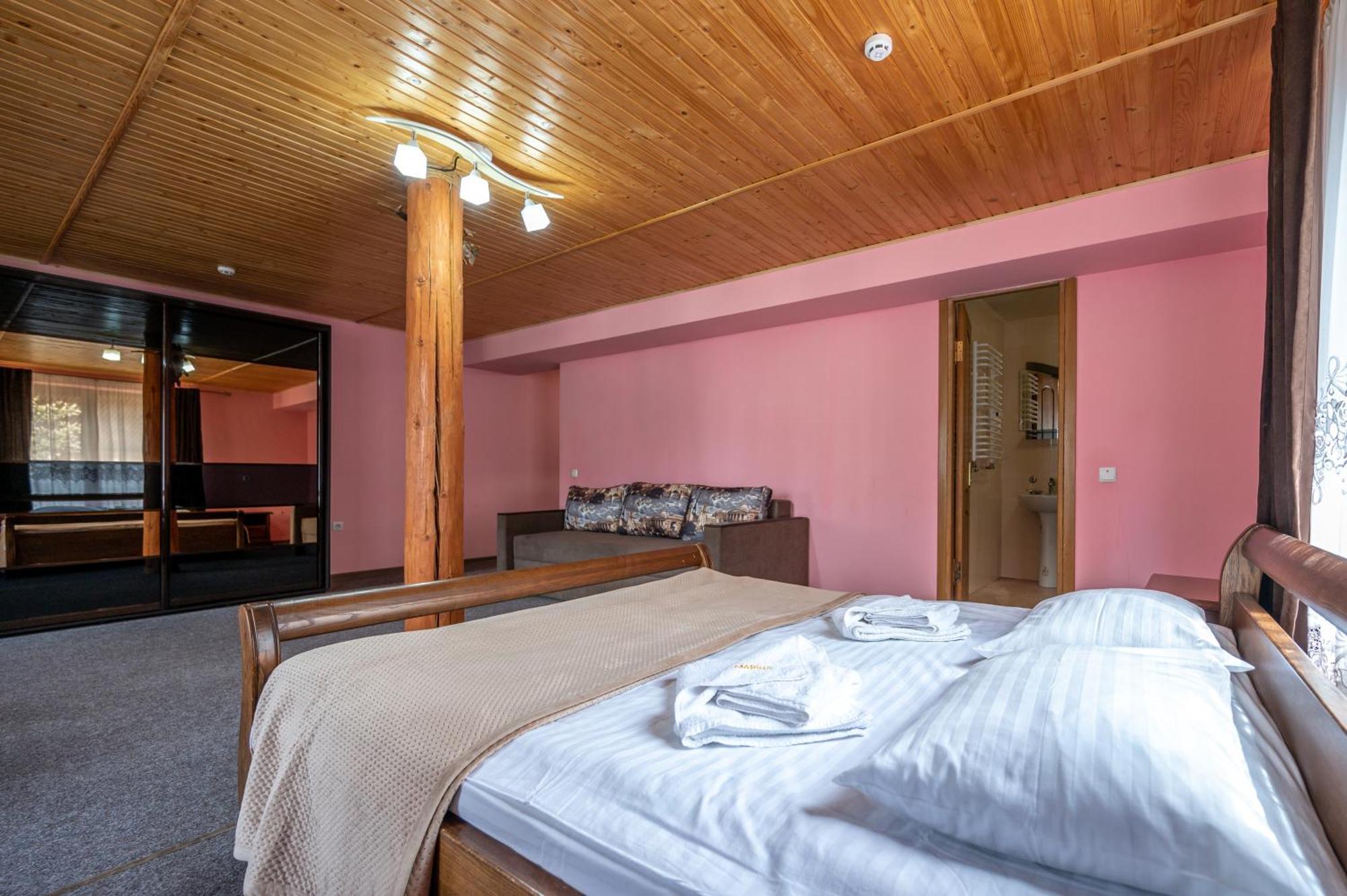 Марина Hotell Bukovel Rom bilde